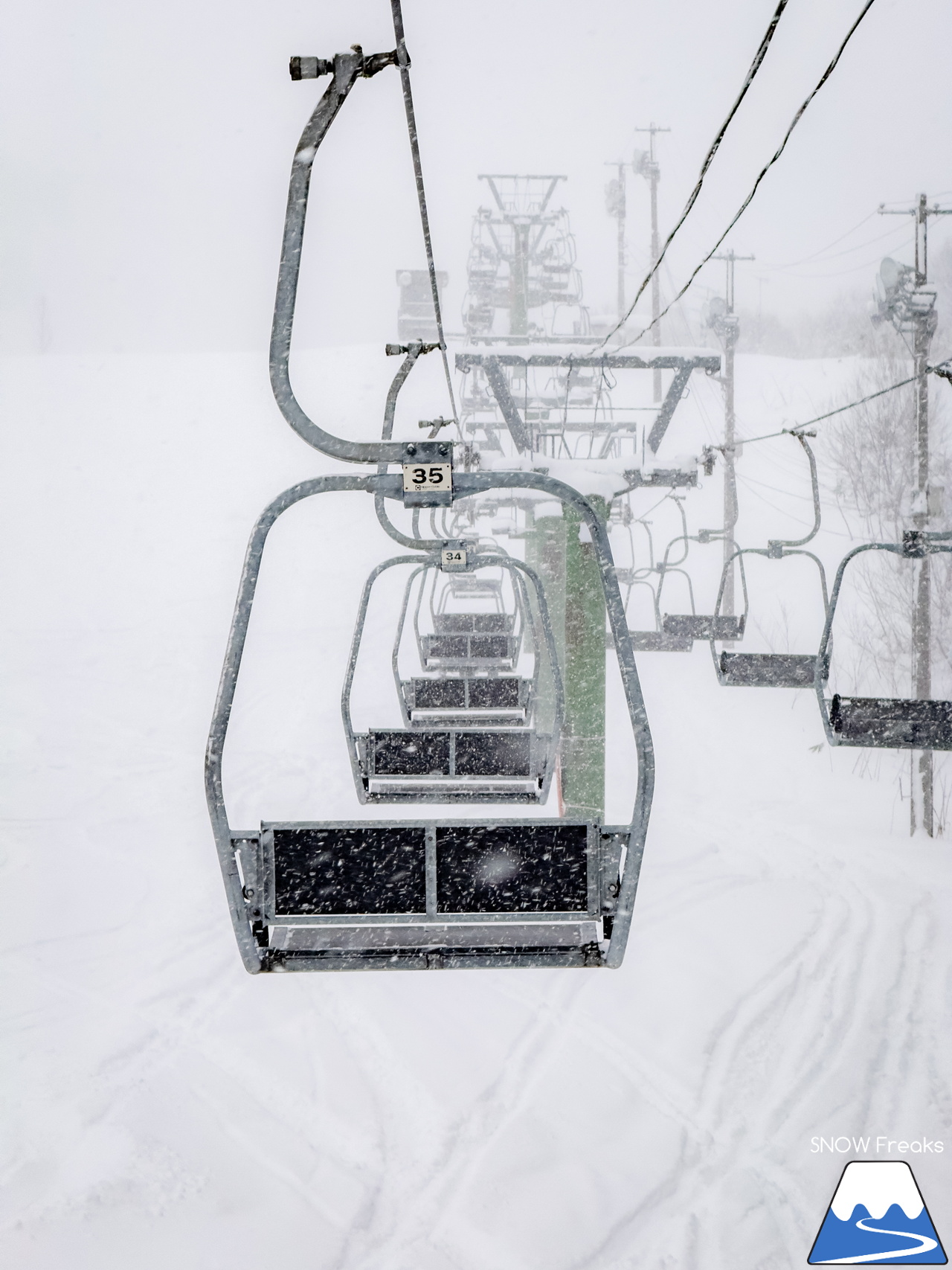 音威富士スキー場｜気が付けばナイター照明が灯り、夕暮れ滑走。プライベート感覚で滑れる道北のローカルゲレンデ！